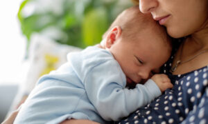 breastfeeding-mother