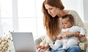is-melatonin-safe-while-breastfeeding